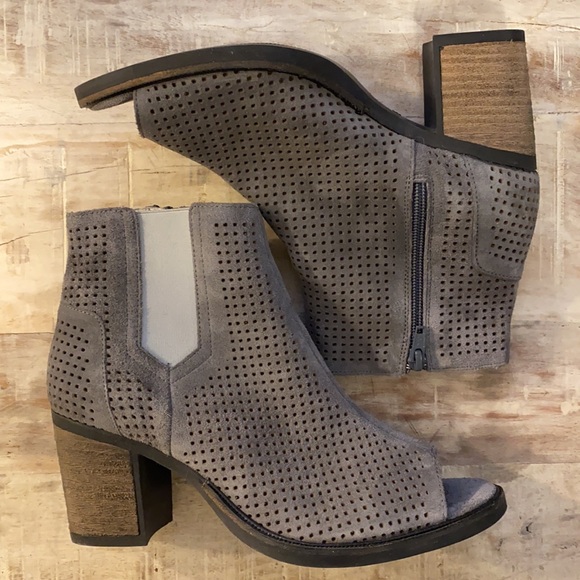 Bos.Co Grey perforated peep toe ankle boots - Picture 5 of 10